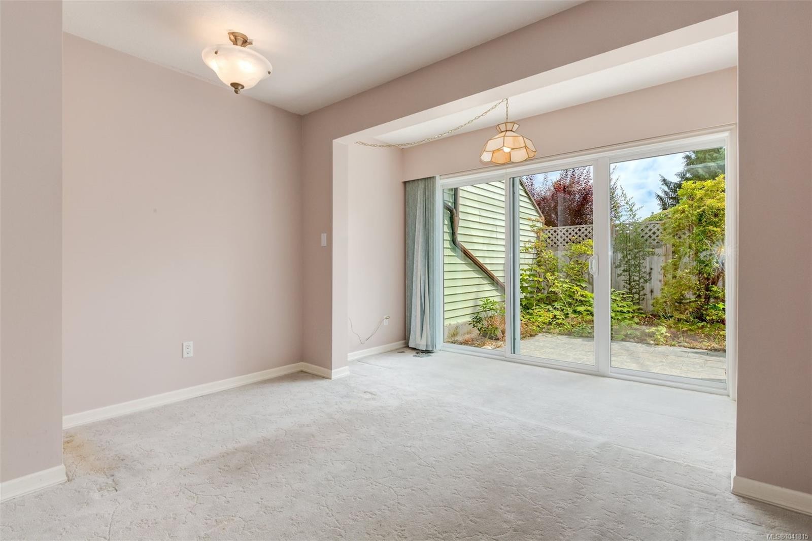 #7-570 Crescent Rd West, Qualicum Beach, BC