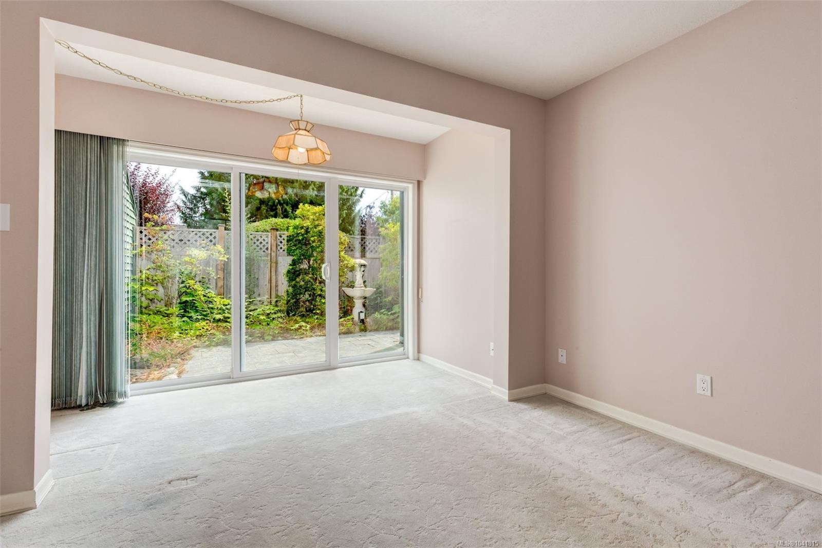 #7-570 Crescent Rd West, Qualicum Beach, BC