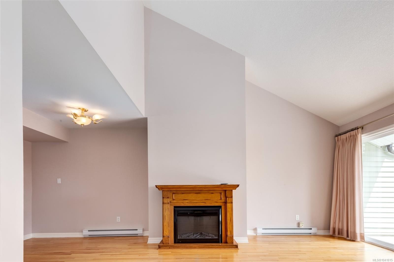 #7-570 Crescent Rd West, Qualicum Beach, BC