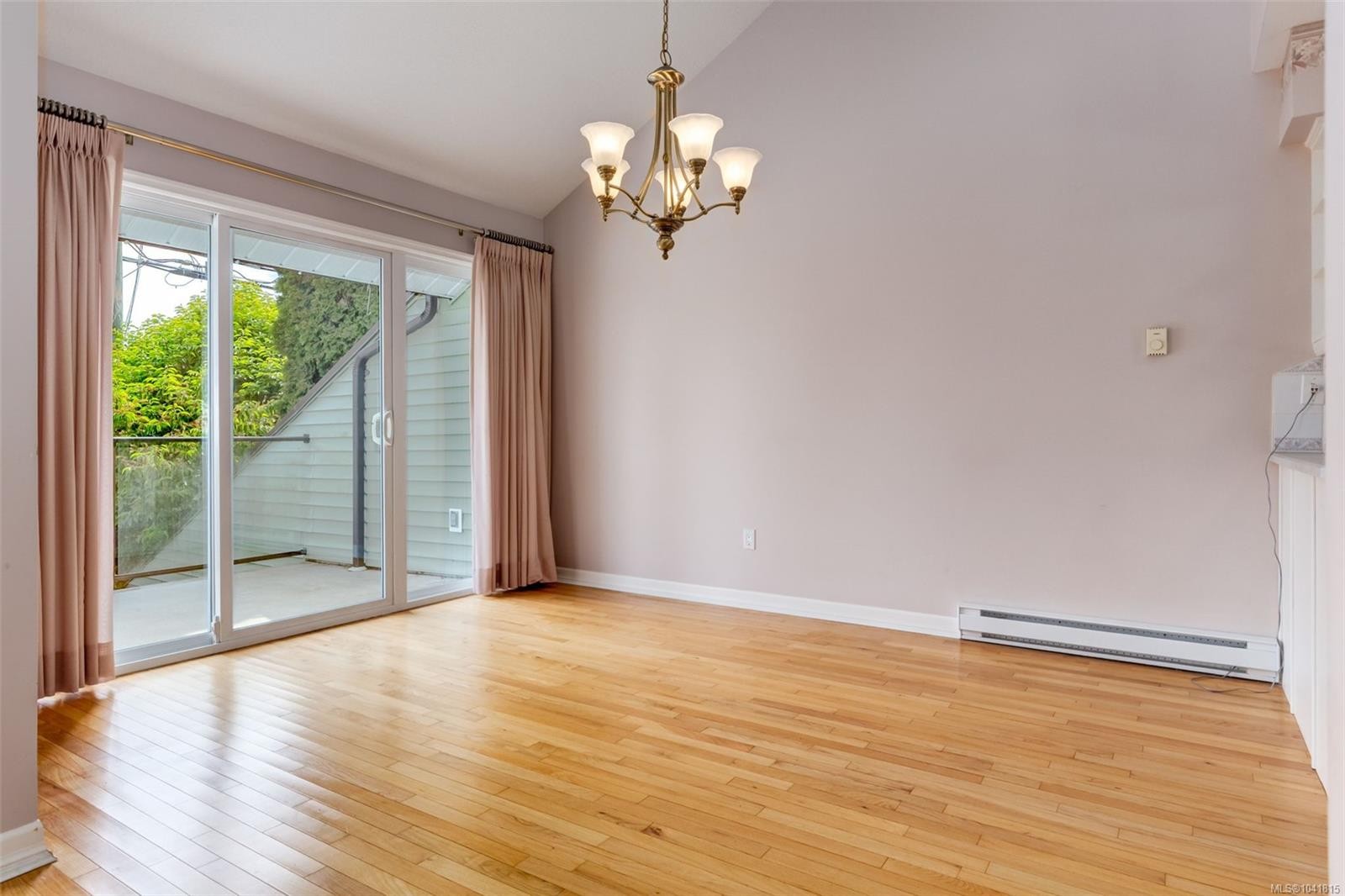 #7-570 Crescent Rd West, Qualicum Beach, BC