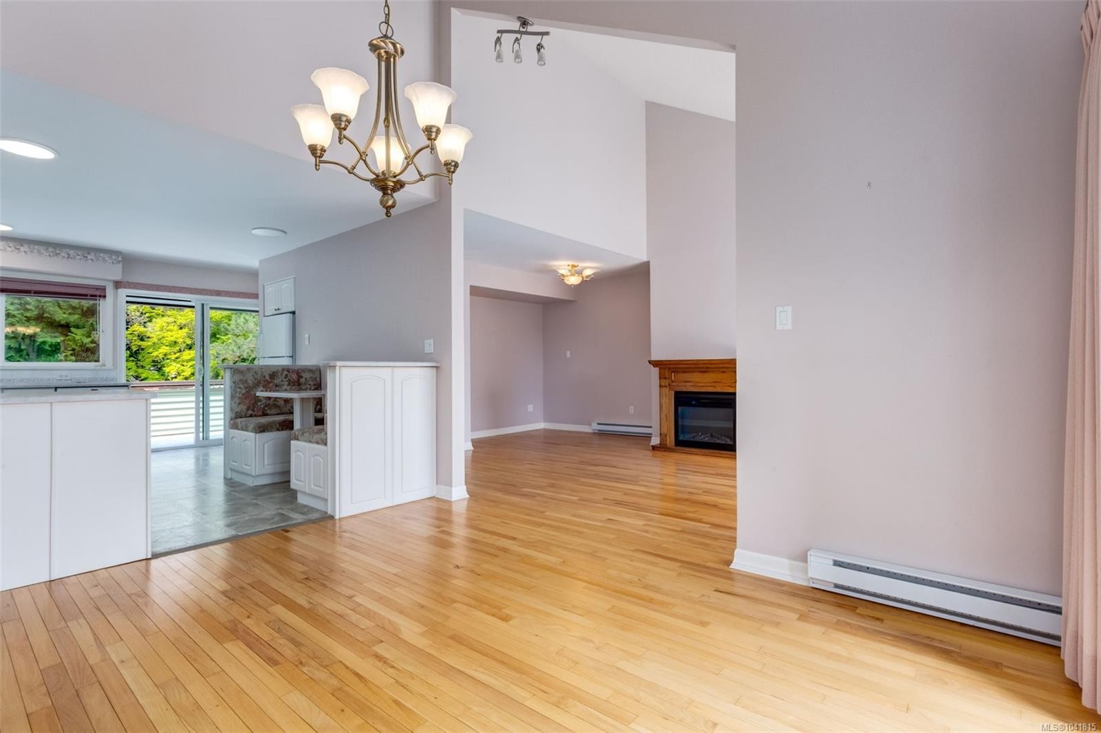 #7-570 Crescent Rd West, Qualicum Beach, BC