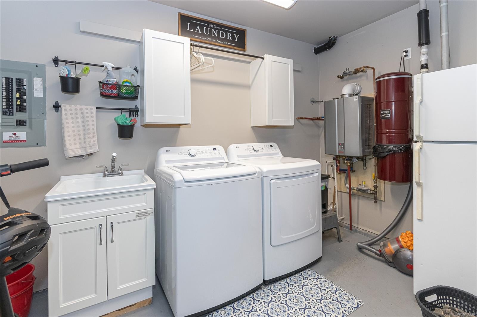 3374 Hazelwood Rd, Langford, BC
