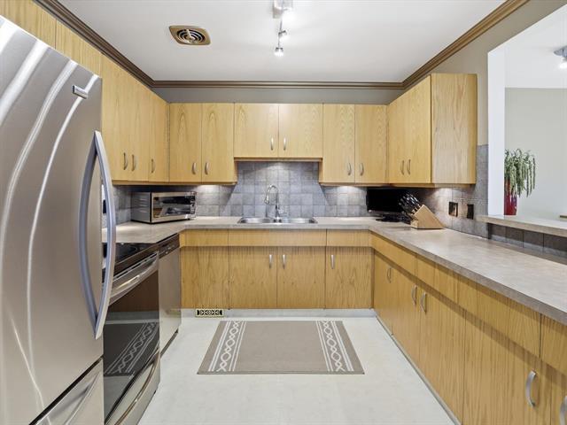 192 Pulberry St, Winnipeg, MB - Indoor Photo Showing Kitchen