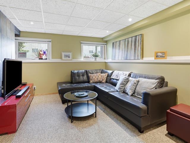 192 Pulberry St, Winnipeg, MB - Indoor Photo Showing Living Room