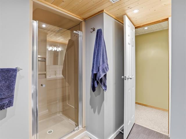 192 Pulberry St, Winnipeg, MB - Indoor Photo Showing Bathroom