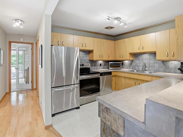 192 Pulberry St, Winnipeg, MB - Indoor Photo Showing Kitchen With Stainless Steel Kitchen