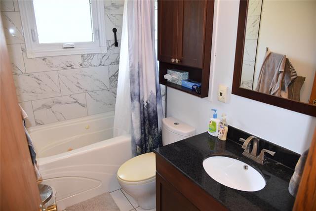 86 Mutchmor Cl, Winnipeg, MB - Indoor Photo Showing Bathroom
