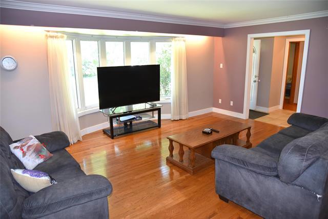 86 Mutchmor Cl, Winnipeg, MB - Indoor Photo Showing Living Room