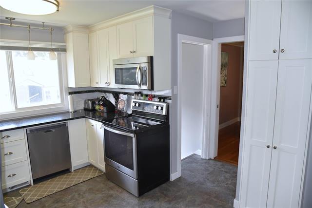 86 Mutchmor Cl, Winnipeg, MB - Indoor Photo Showing Kitchen