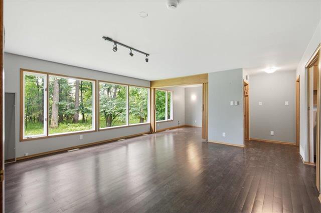 520 Christie Rd, Winnipeg, MB - Indoor Photo Showing Other Room