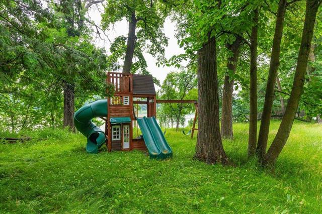520 Christie Rd, Winnipeg, MB - Outdoor