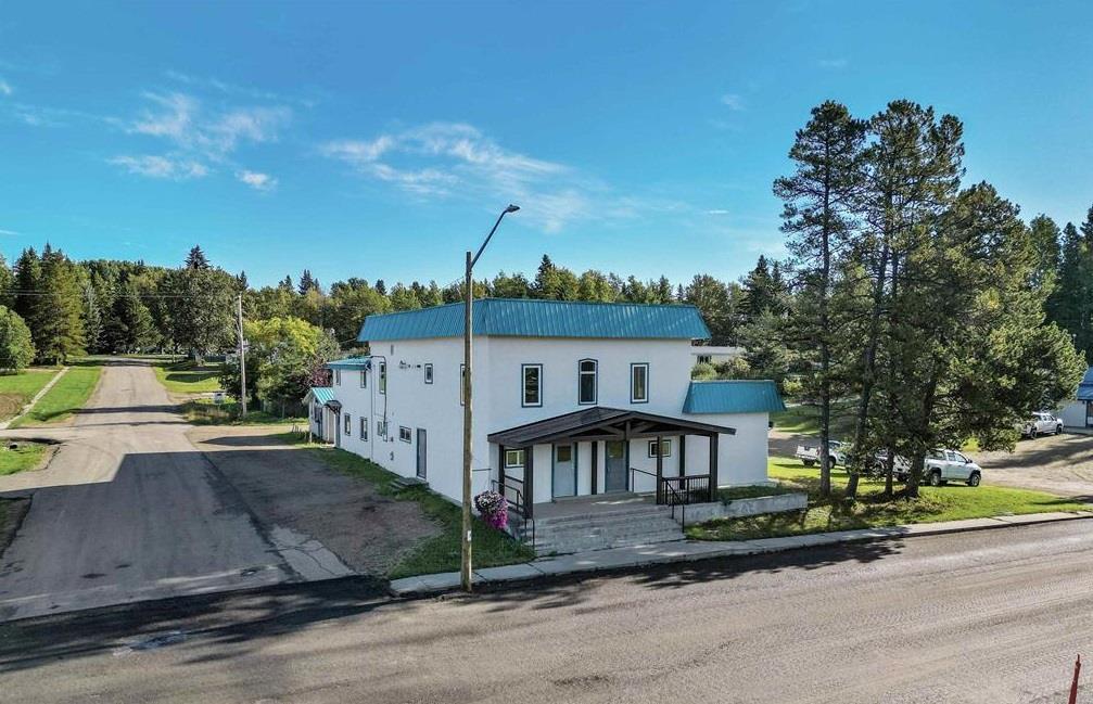 102 2 Avenue, Winfield, AB