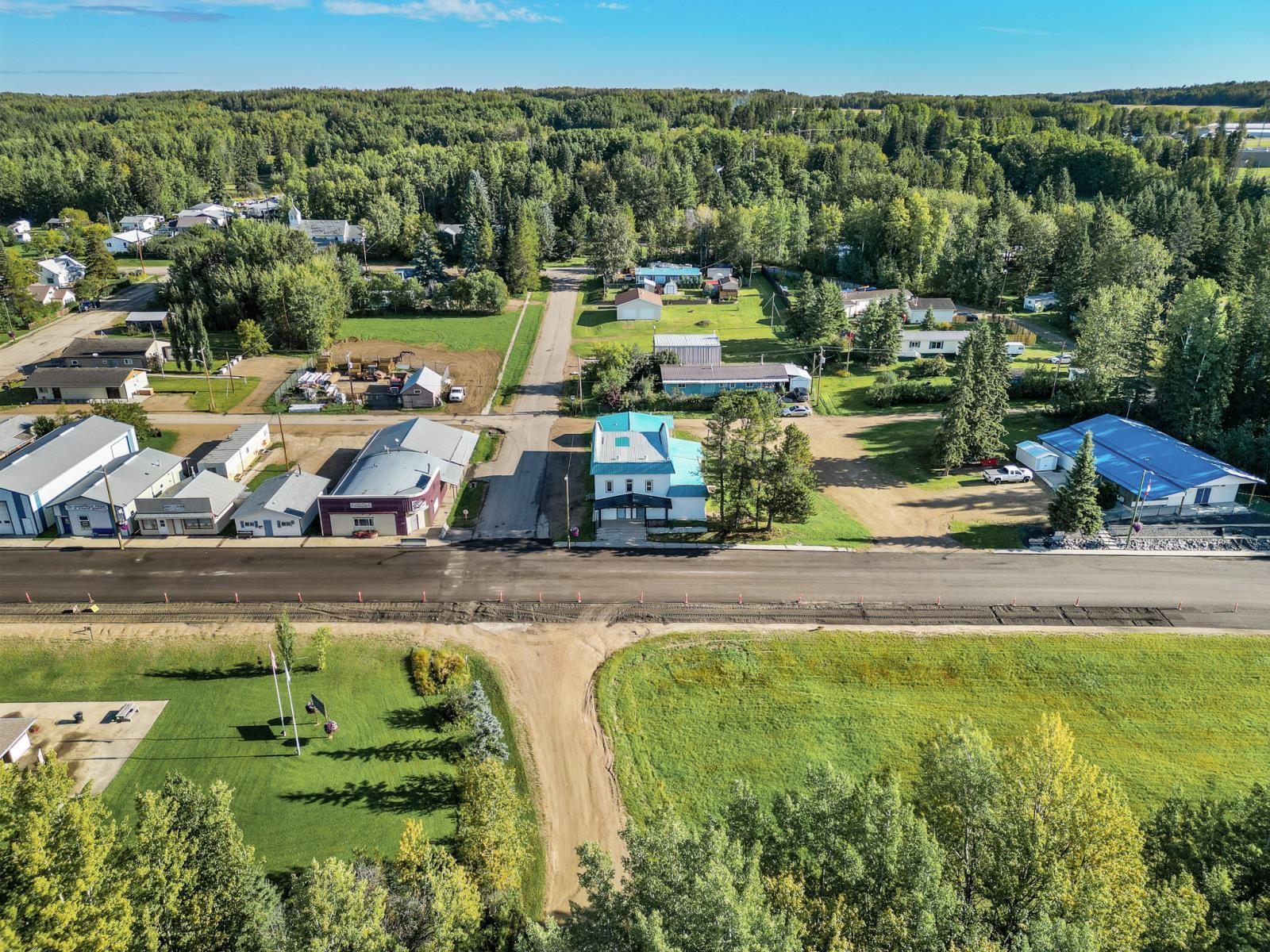 102 2 Avenue, Winfield, AB