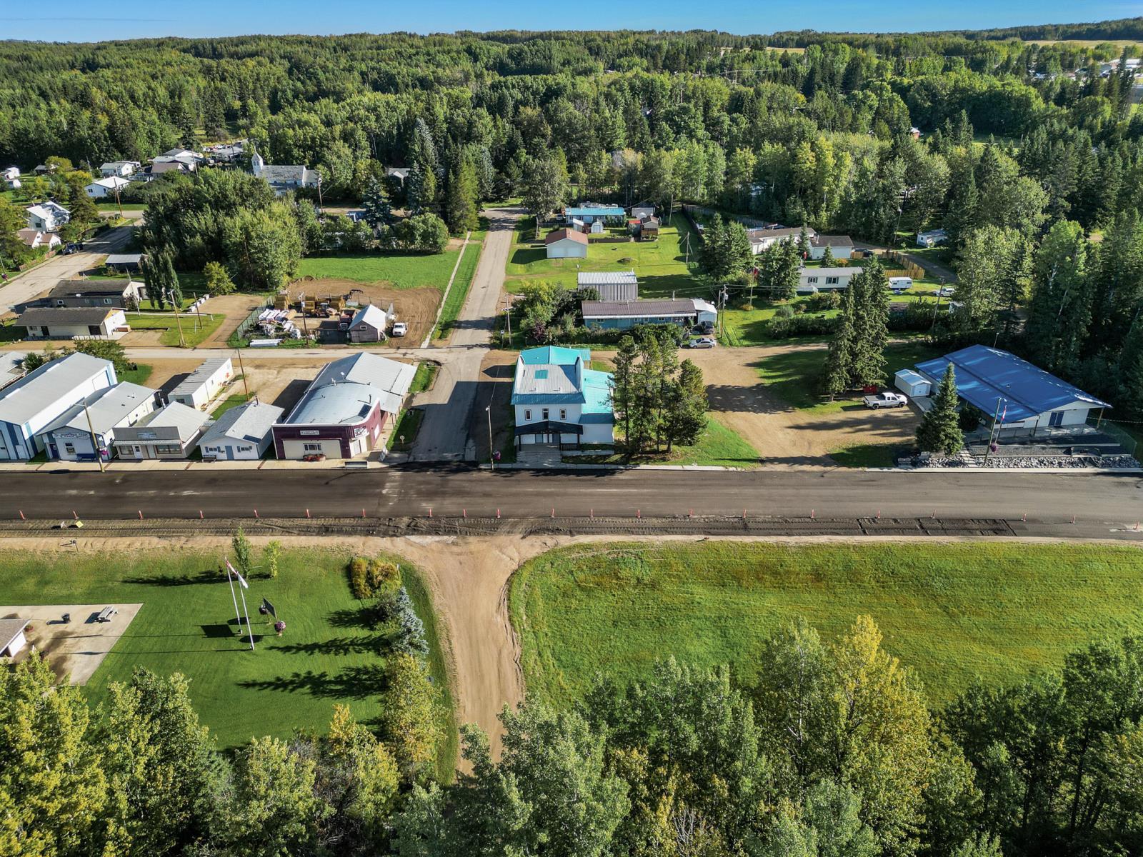 102 2 Avenue, Winfield, AB