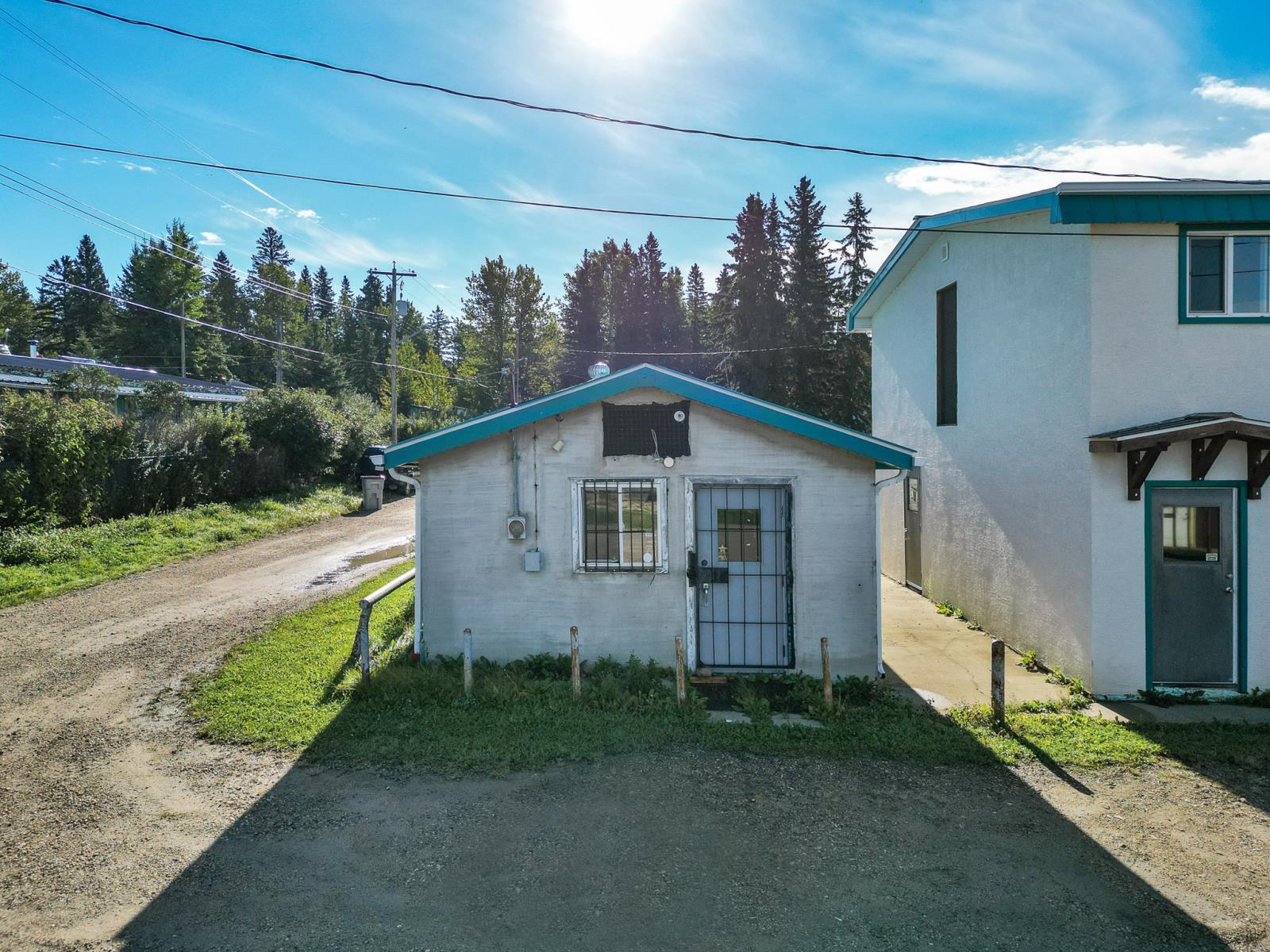 102 2 Avenue, Winfield, AB