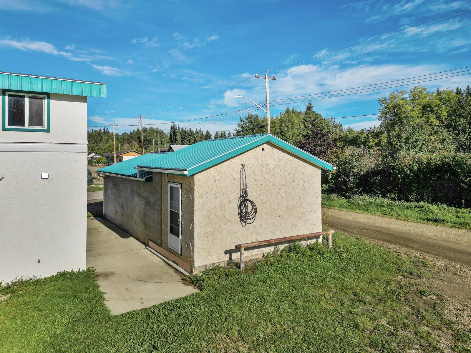 102 2 Avenue, Winfield, AB
