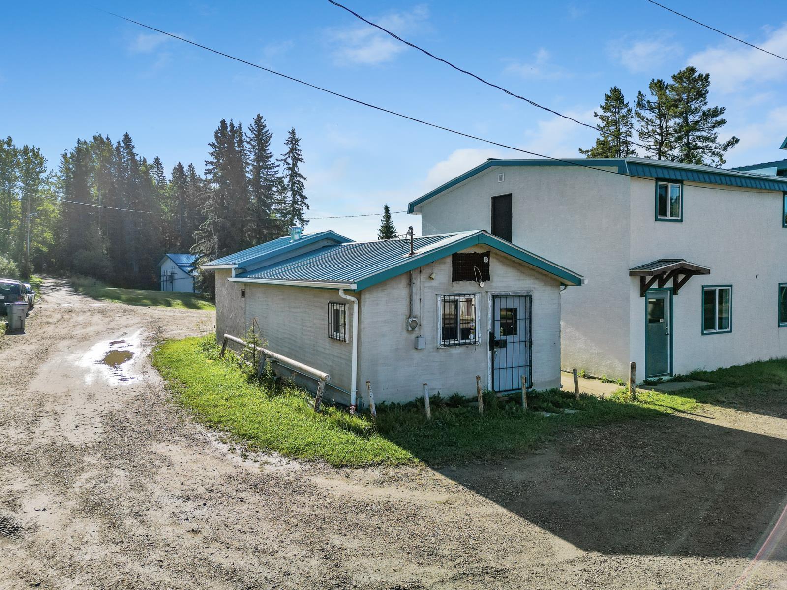 102 2 Avenue, Winfield, AB