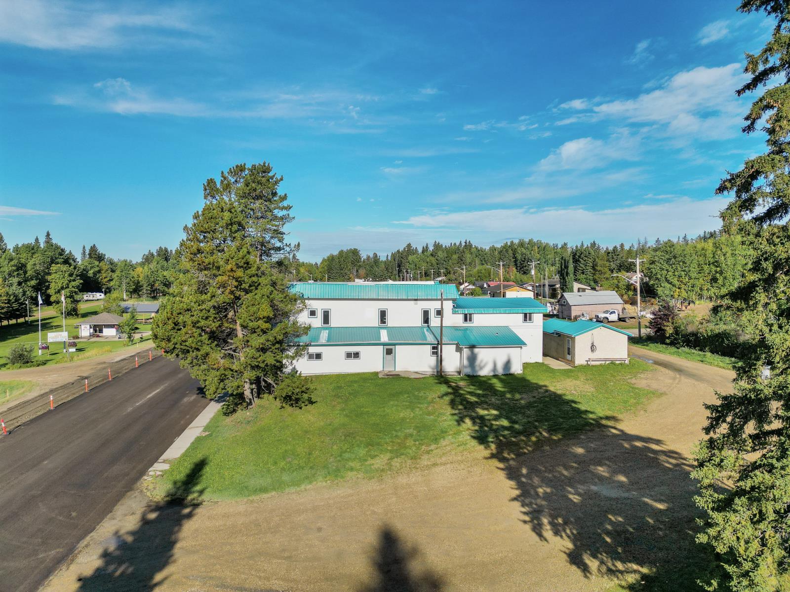102 2 Avenue, Winfield, AB