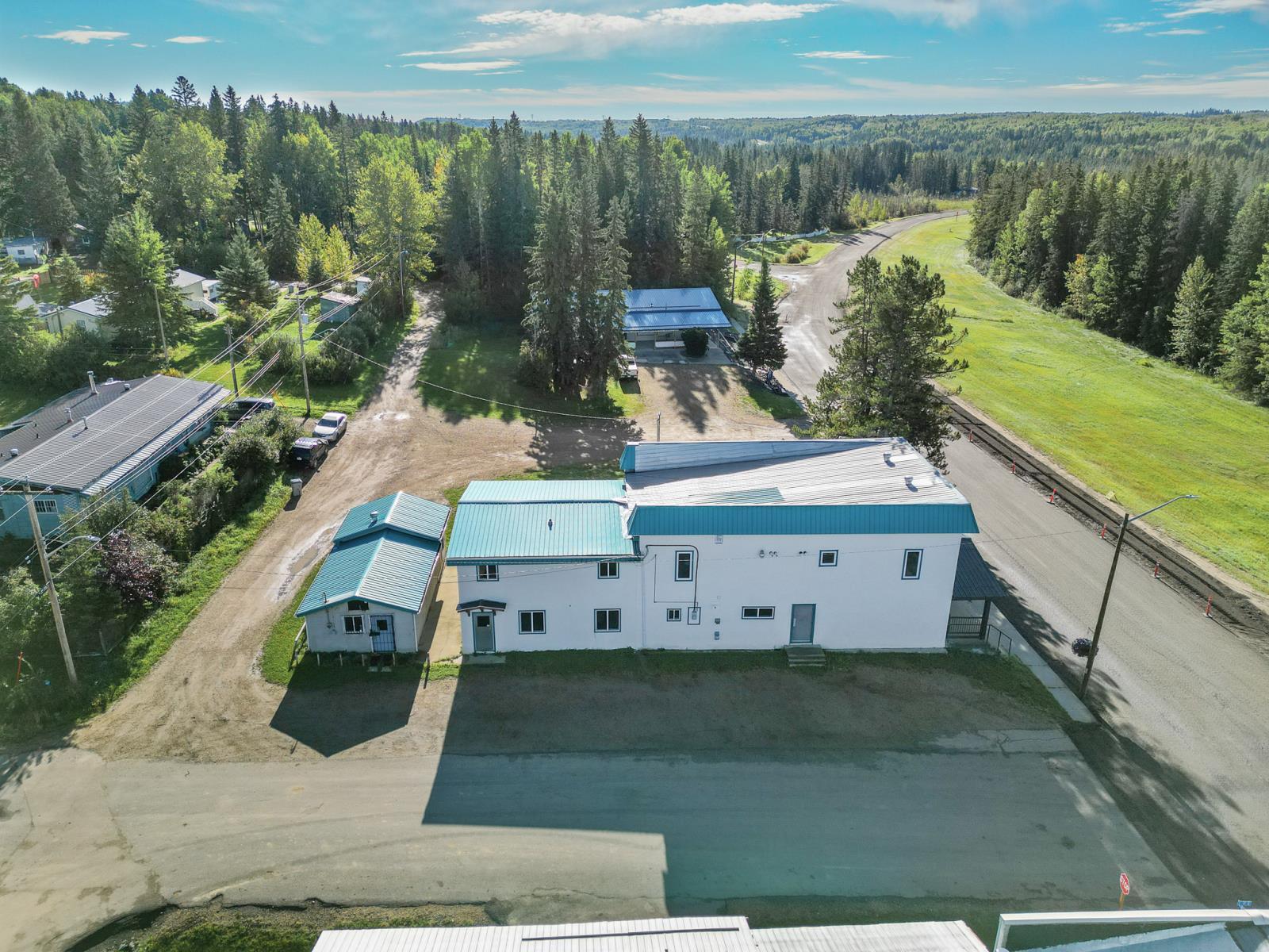 102 2 Avenue, Winfield, AB