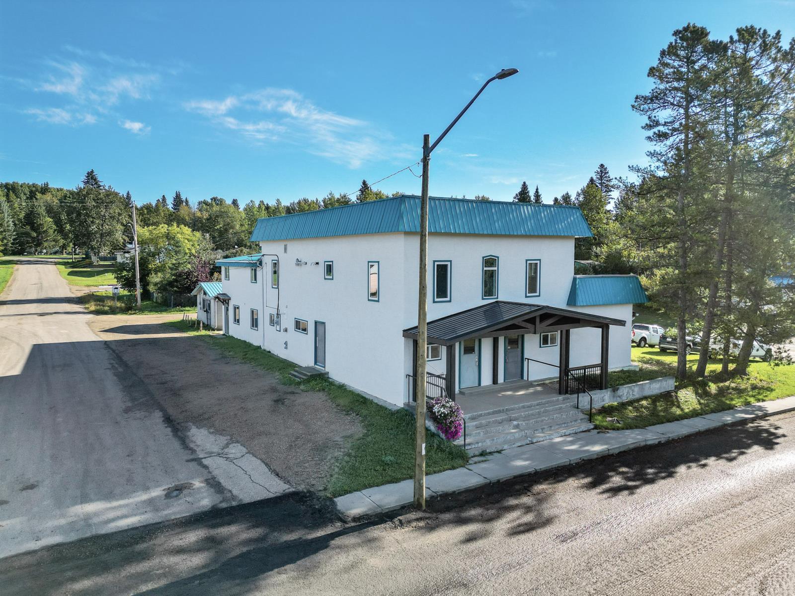 102 2 Avenue, Winfield, AB