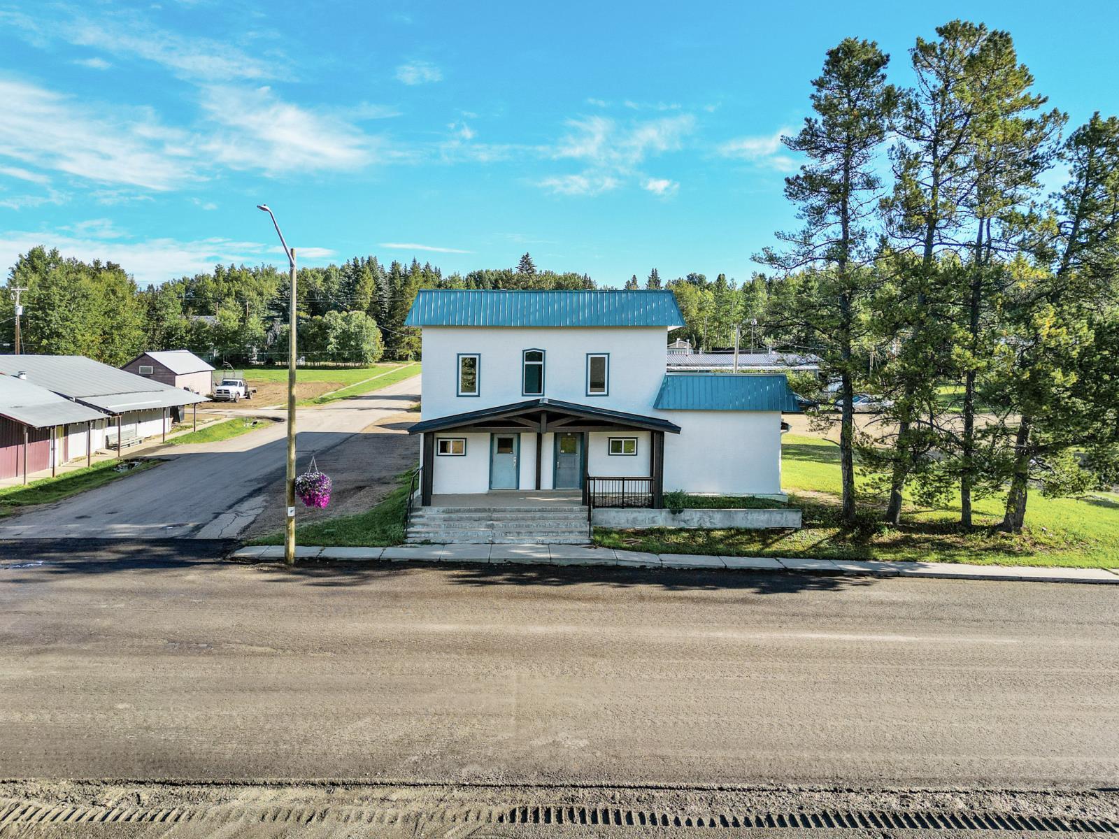 102 2 Avenue, Winfield, AB