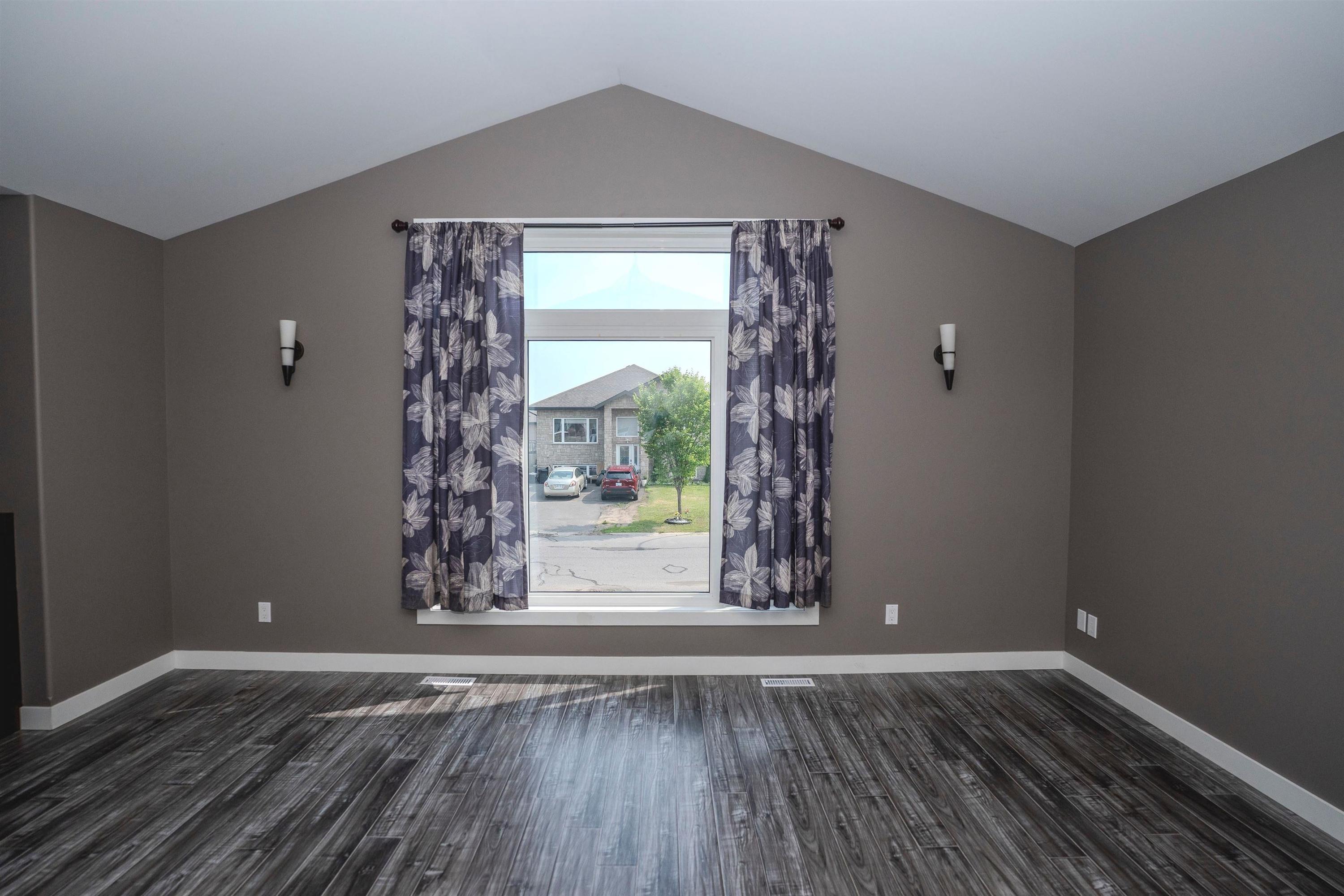 461 Longbow Street, Thunder Bay, ON - Indoor Photo Showing Other Room