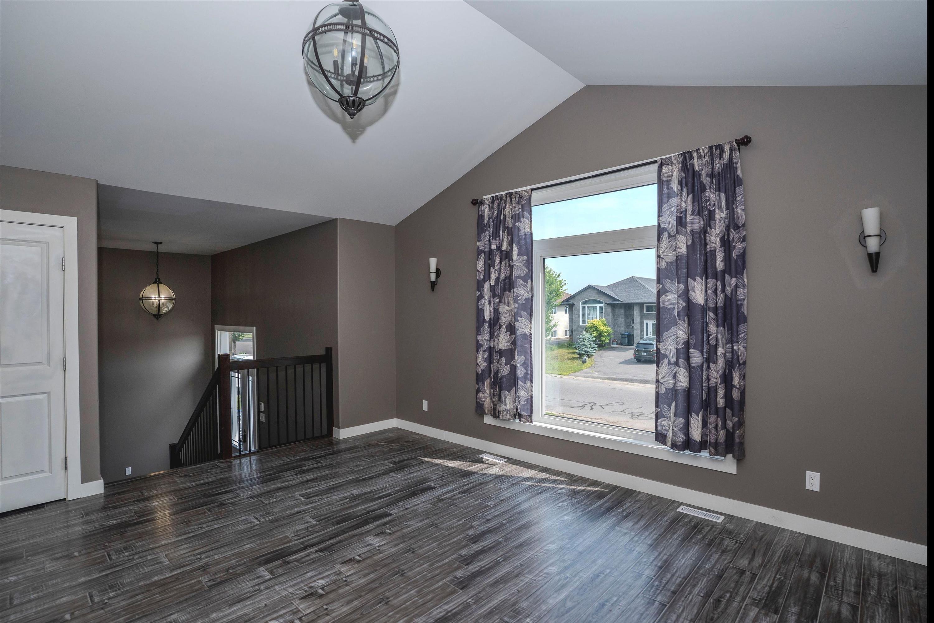 461 Longbow Street, Thunder Bay, ON - Indoor Photo Showing Other Room