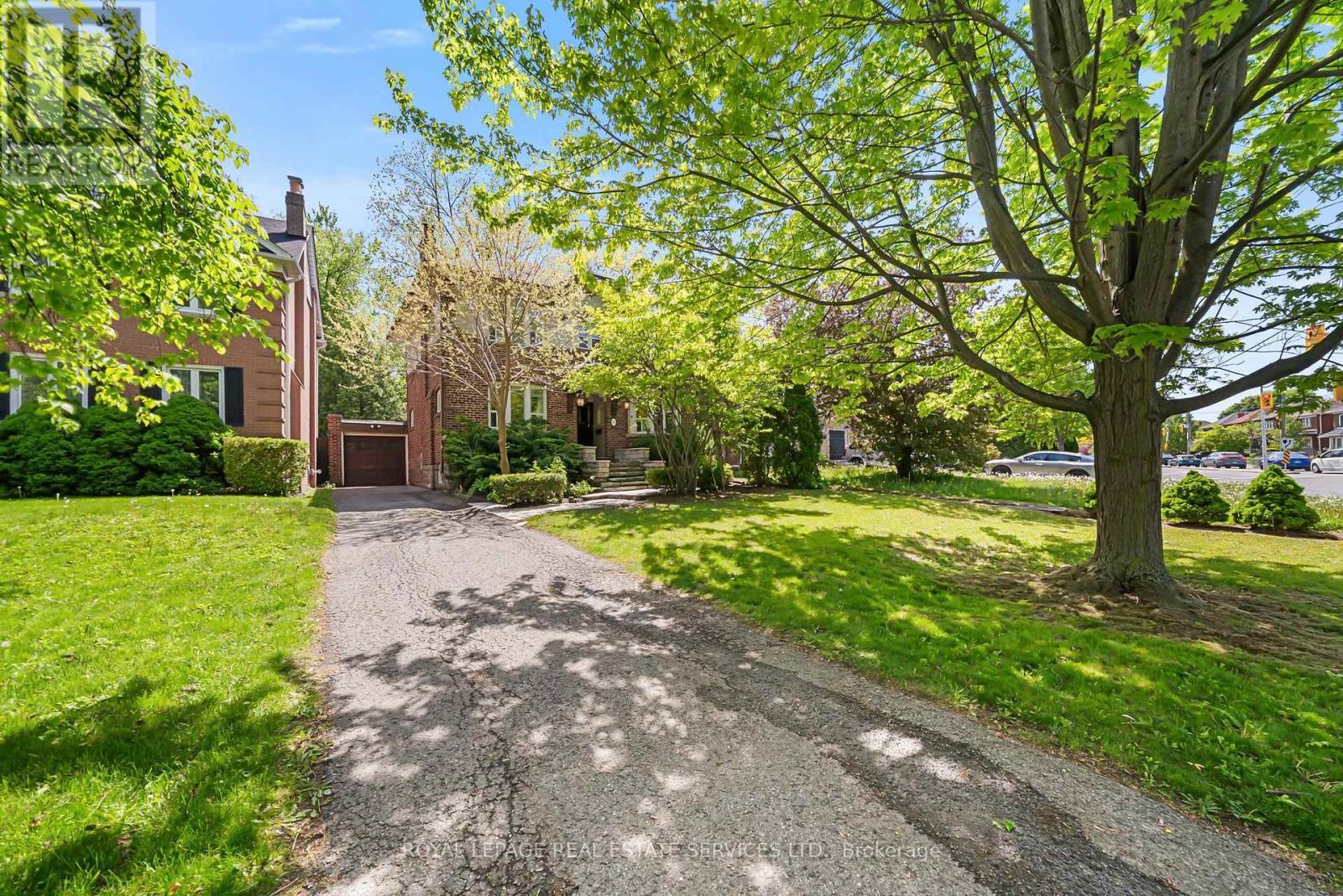 202 Dinnick Crescent, Toronto, ON - Outdoor