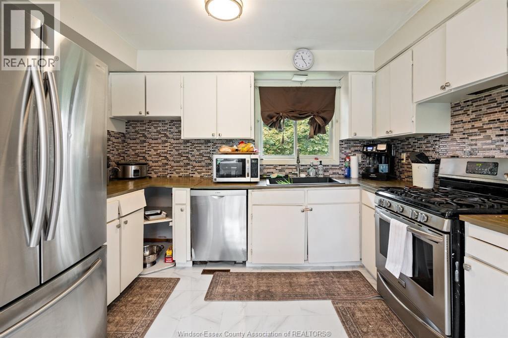 636 Cabana, Windsor, ON - Indoor Photo Showing Kitchen