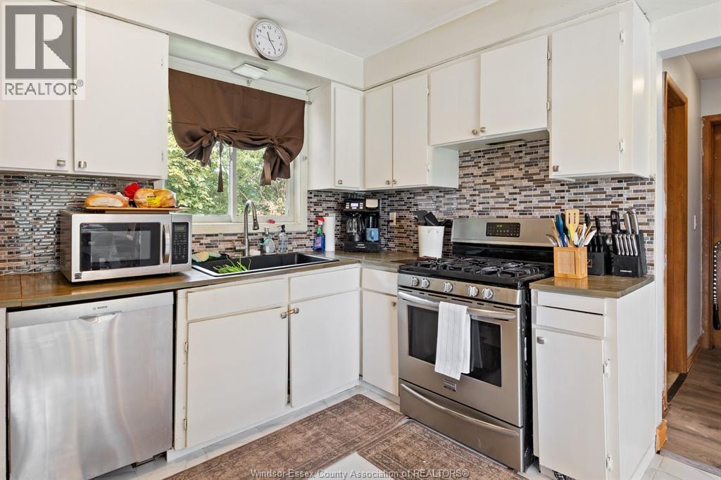 636 Cabana, Windsor, ON - Indoor Photo Showing Kitchen