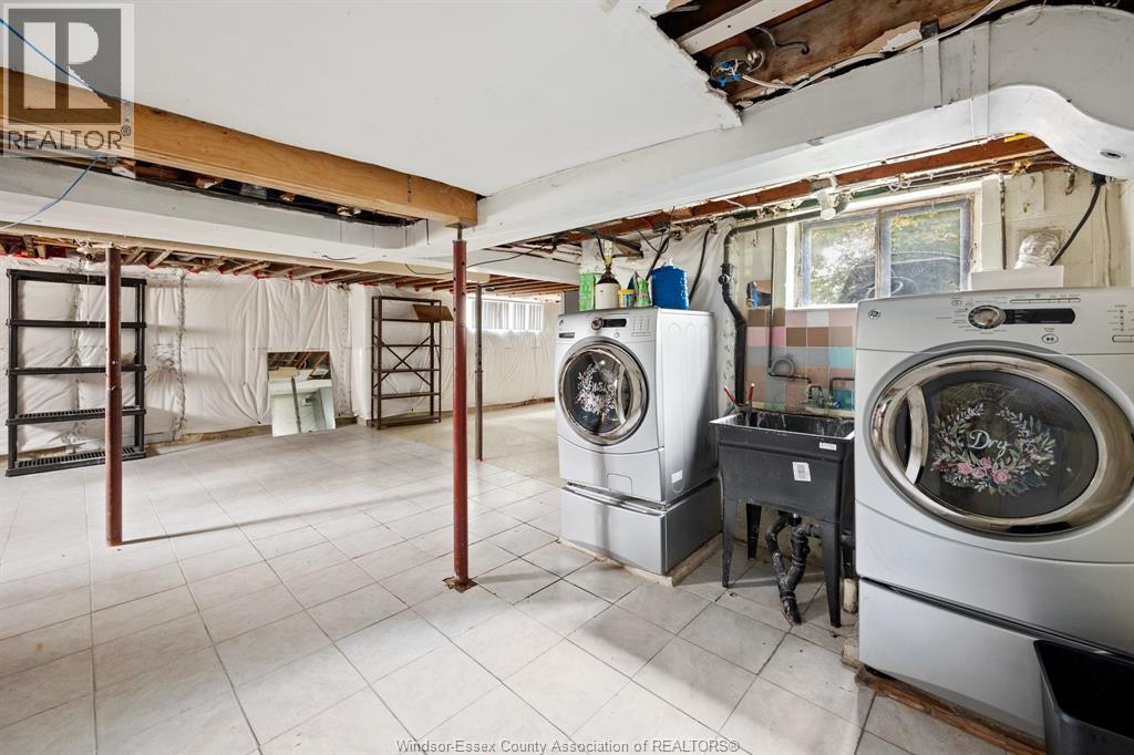 636 Cabana, Windsor, ON - Indoor Photo Showing Laundry Room
