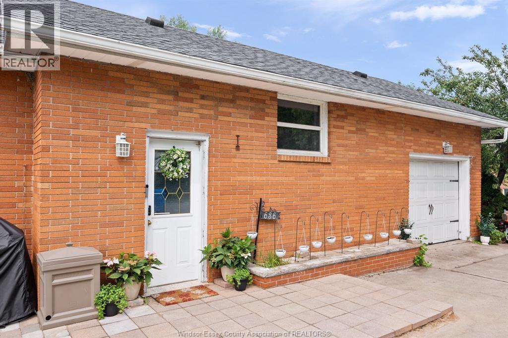 636 Cabana, Windsor, ON - Outdoor With Exterior