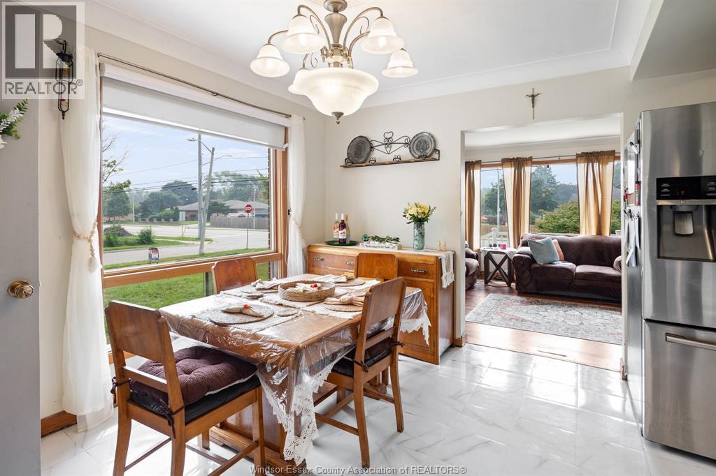 636 Cabana, Windsor, ON - Indoor Photo Showing Dining Room