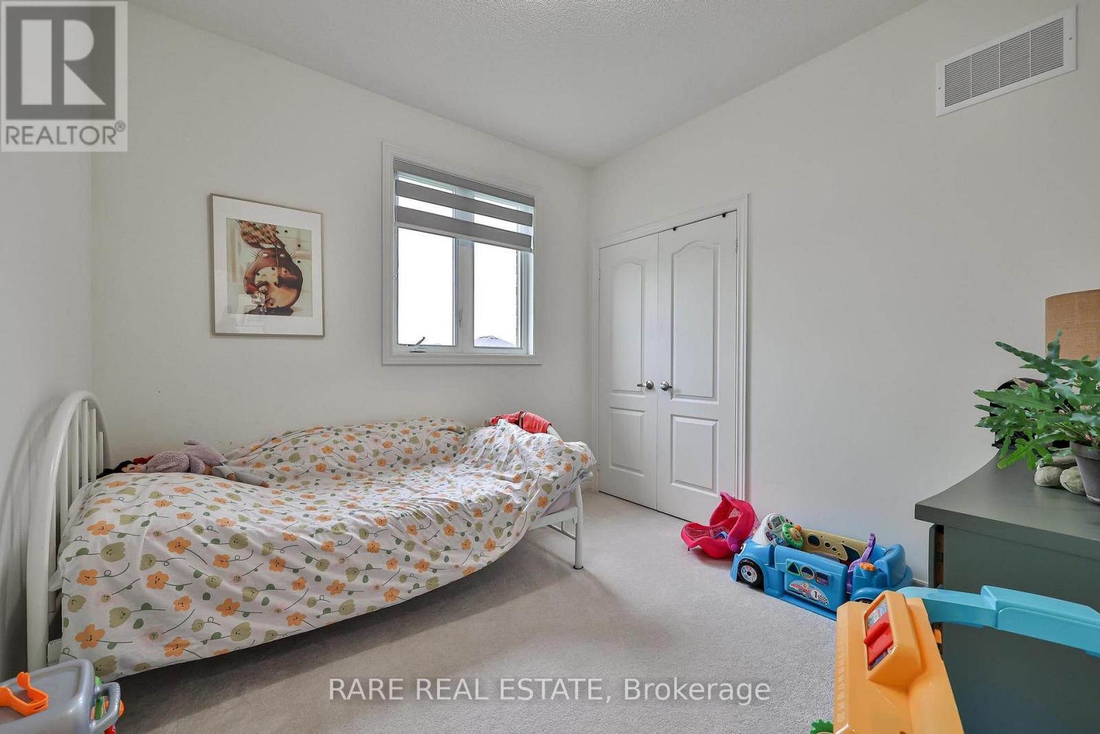 274 Skinner Road, Hamilton, ON - Indoor Photo Showing Bedroom