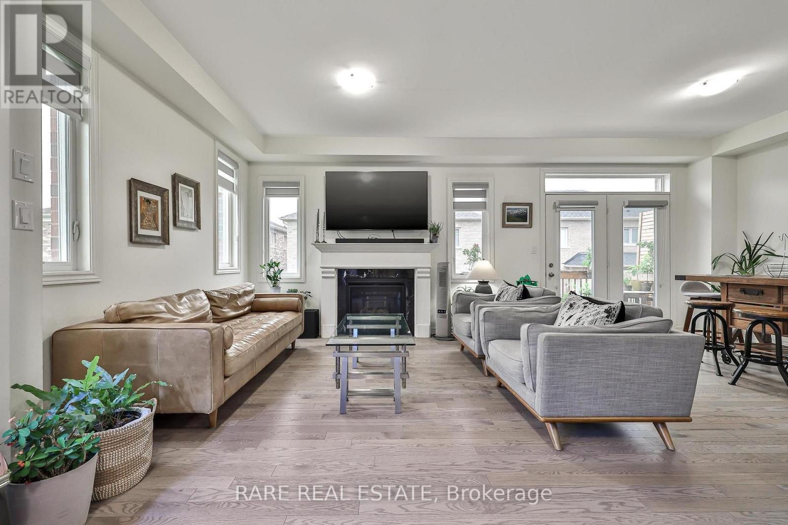 274 Skinner Road, Hamilton, ON - Indoor Photo Showing Living Room With Fireplace