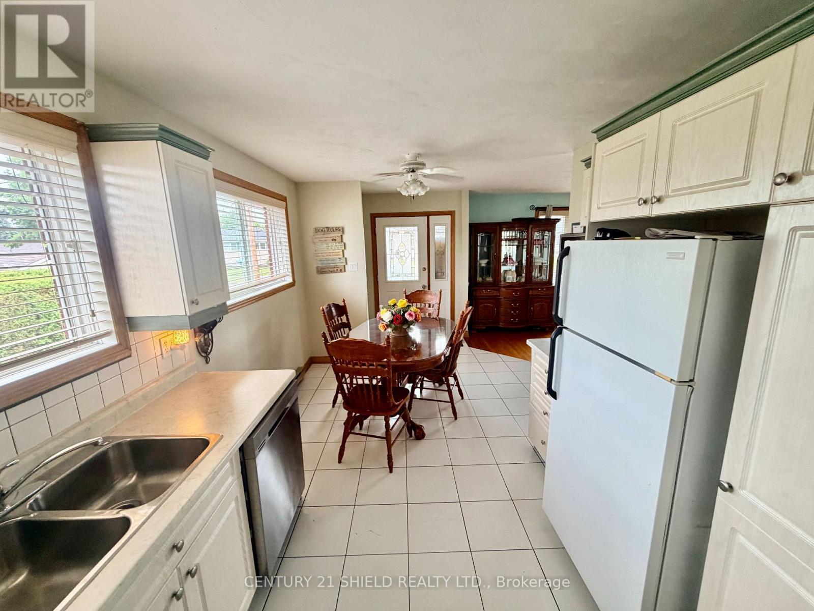 Kitchen to dining - 785 Sandfield Crescent, Cornwall, ON - Indoor Photo Showing Kitchen
