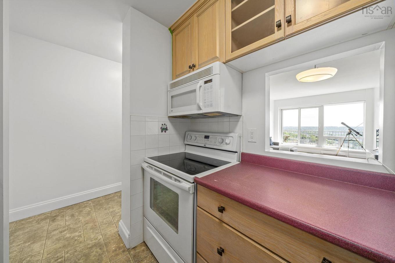 Ph6 5572 North Ridge Road, Halifax, NS - Indoor Photo Showing Kitchen
