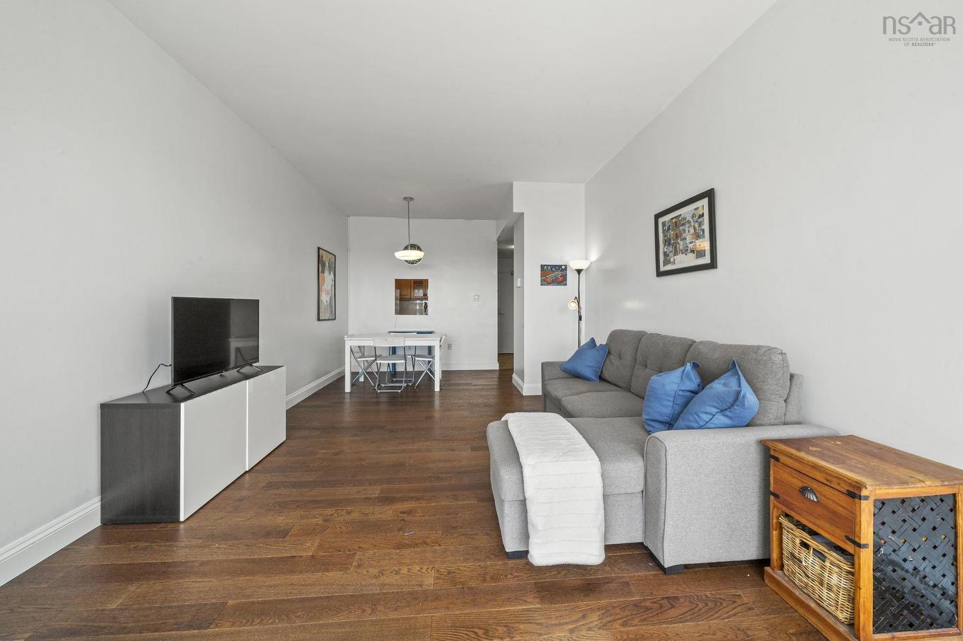 Ph6 5572 North Ridge Road, Halifax, NS - Indoor Photo Showing Living Room