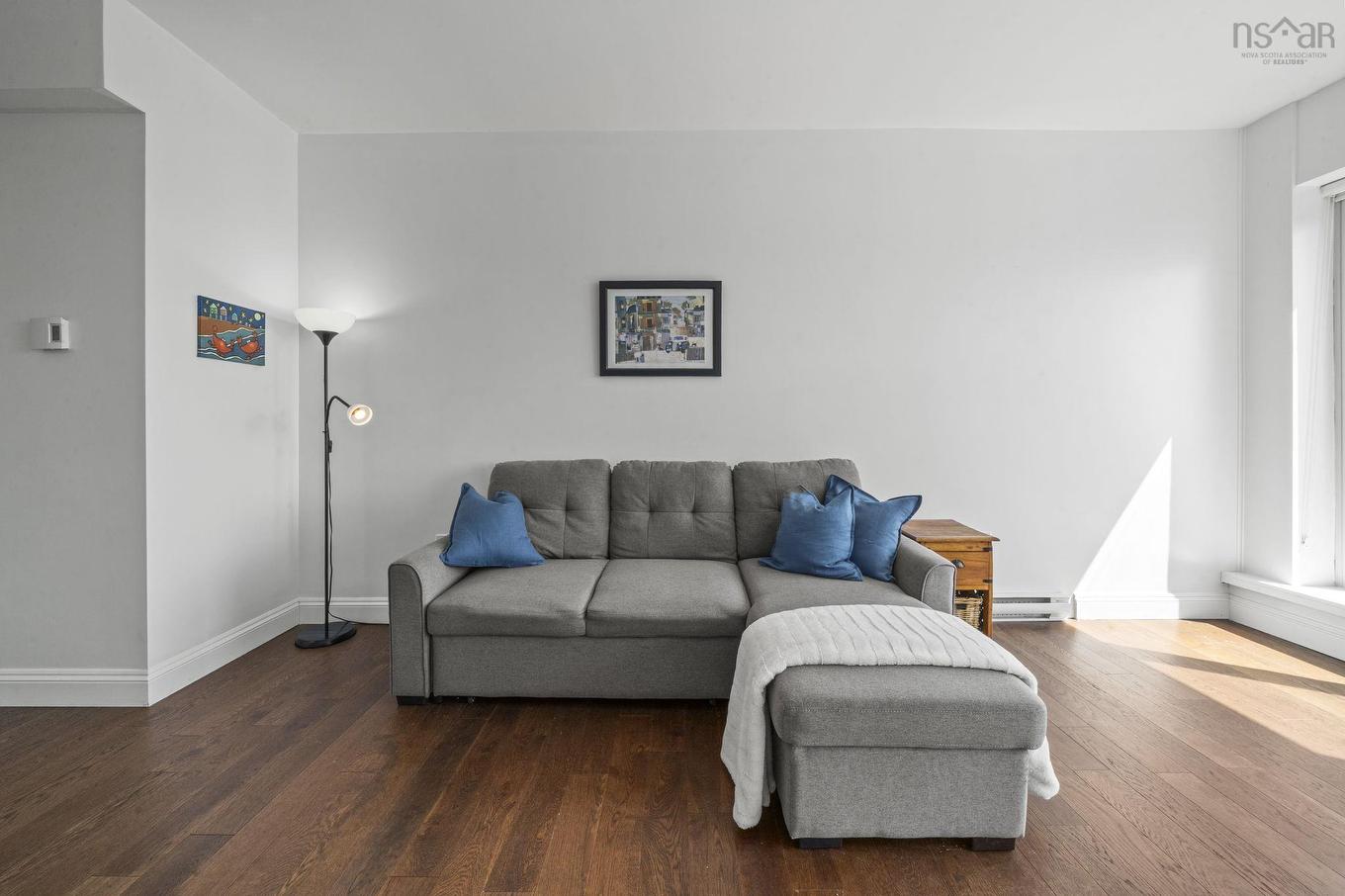 Ph6 5572 North Ridge Road, Halifax, NS - Indoor Photo Showing Living Room