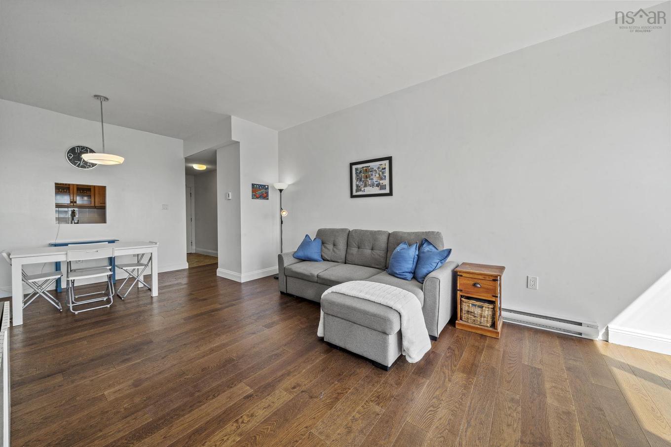 Ph6 5572 North Ridge Road, Halifax, NS - Indoor Photo Showing Living Room