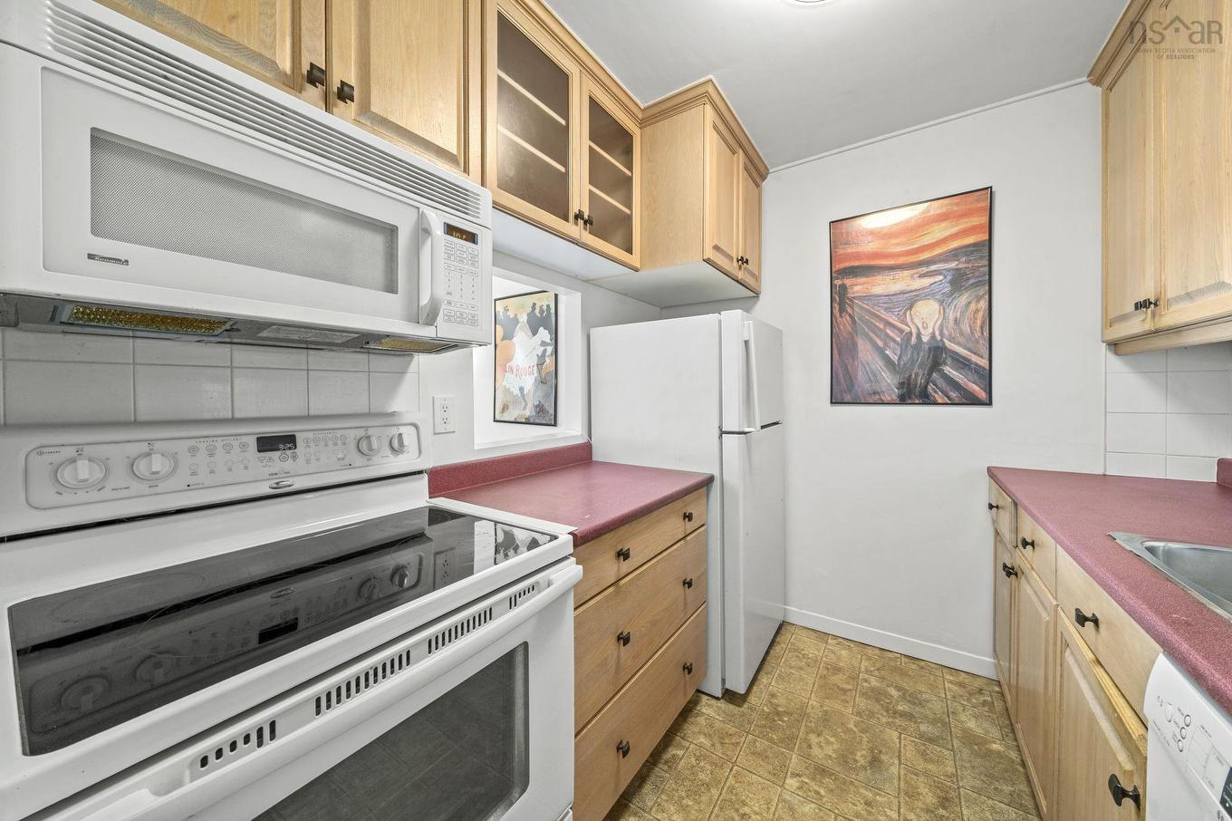 Ph6 5572 North Ridge Road, Halifax, NS - Indoor Photo Showing Kitchen