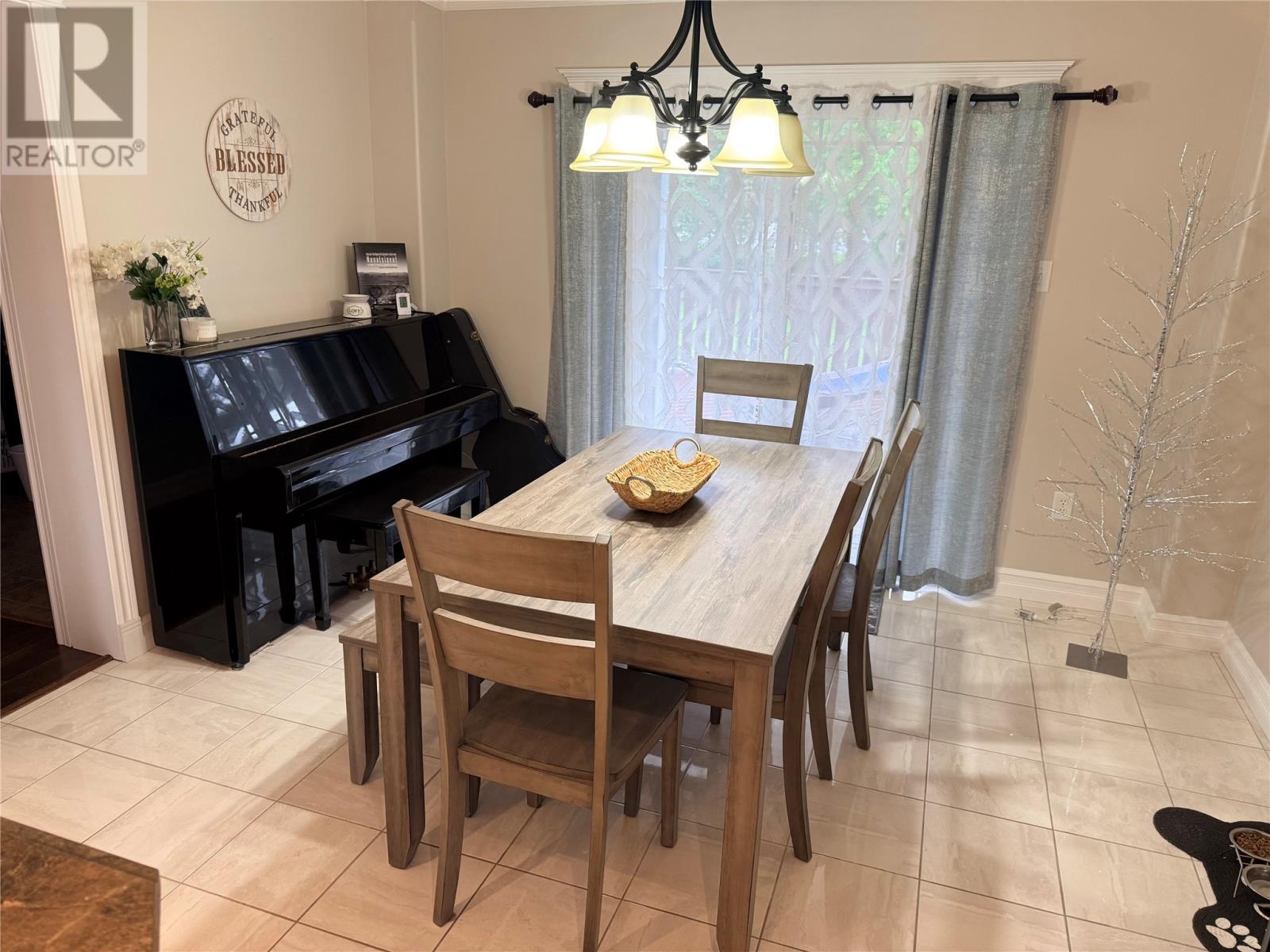 2 Matthews Place, Springdale, NL - Indoor Photo Showing Dining Room