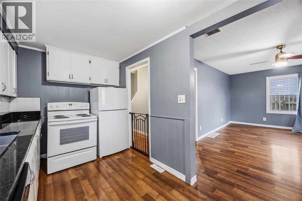 188 Cedar Crescent, Sarnia, ON - Indoor Photo Showing Kitchen