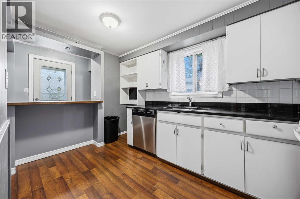 188 Cedar Crescent, Sarnia, ON - Indoor Photo Showing Kitchen