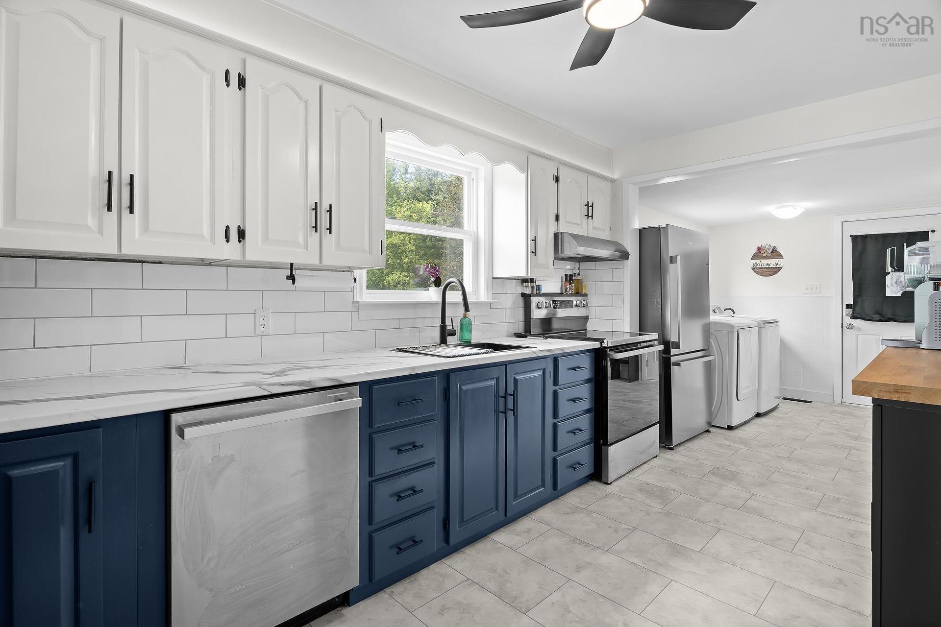 42 Asquith Avenue, Stewiacke, NS - Indoor Photo Showing Kitchen With Upgraded Kitchen