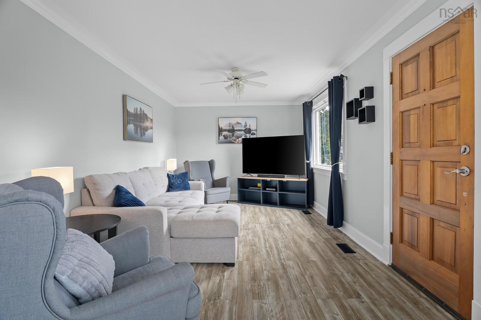 42 Asquith Avenue, Stewiacke, NS - Indoor Photo Showing Living Room