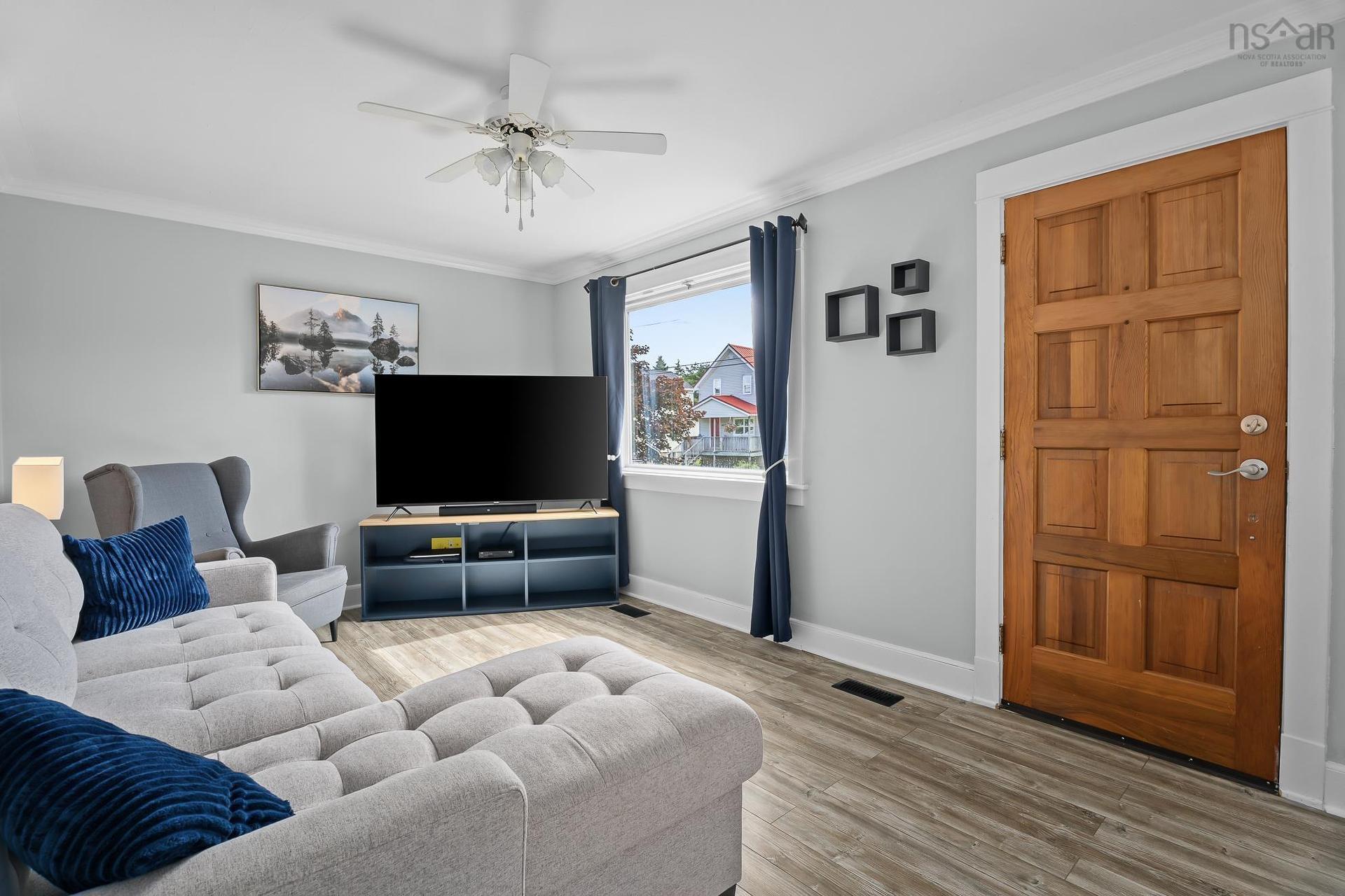 42 Asquith Avenue, Stewiacke, NS - Indoor Photo Showing Living Room