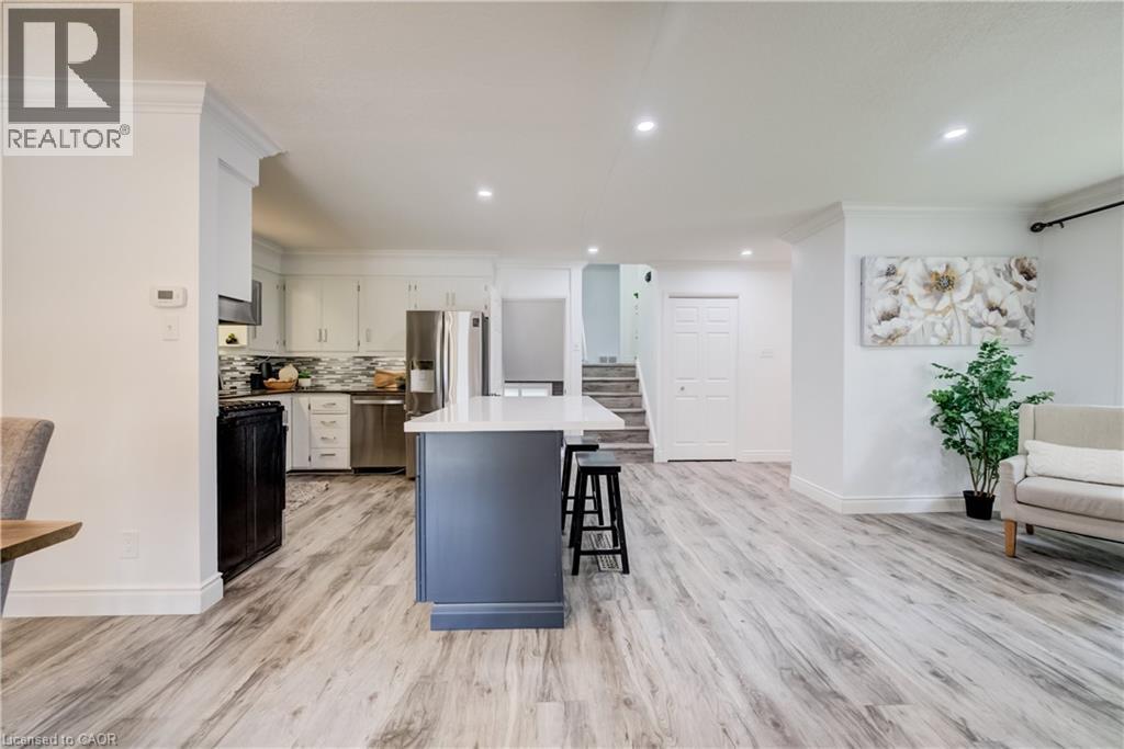 85 Foxhunt Road, Waterloo, ON - Indoor Photo Showing Kitchen With Upgraded Kitchen