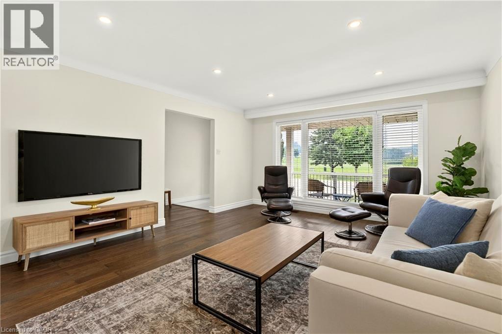85 Lavina Crescent, Hamilton, ON - Indoor Photo Showing Living Room