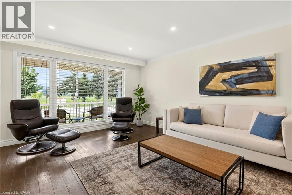 85 Lavina Crescent, Hamilton, ON - Indoor Photo Showing Living Room